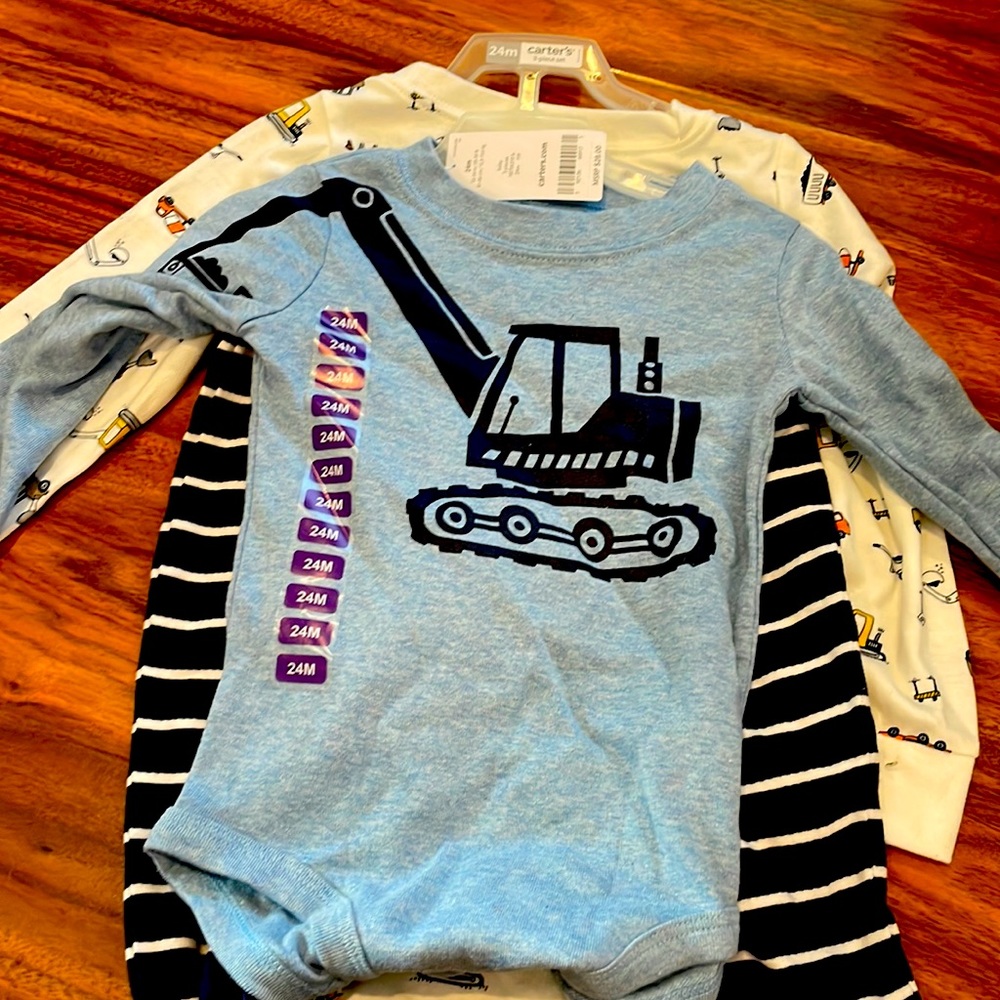 New  Carter’s three pieces boys clothes size 24M
